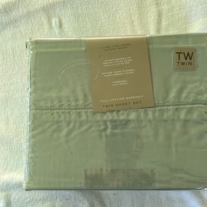 Twin sheets 750 thread count. Never used
